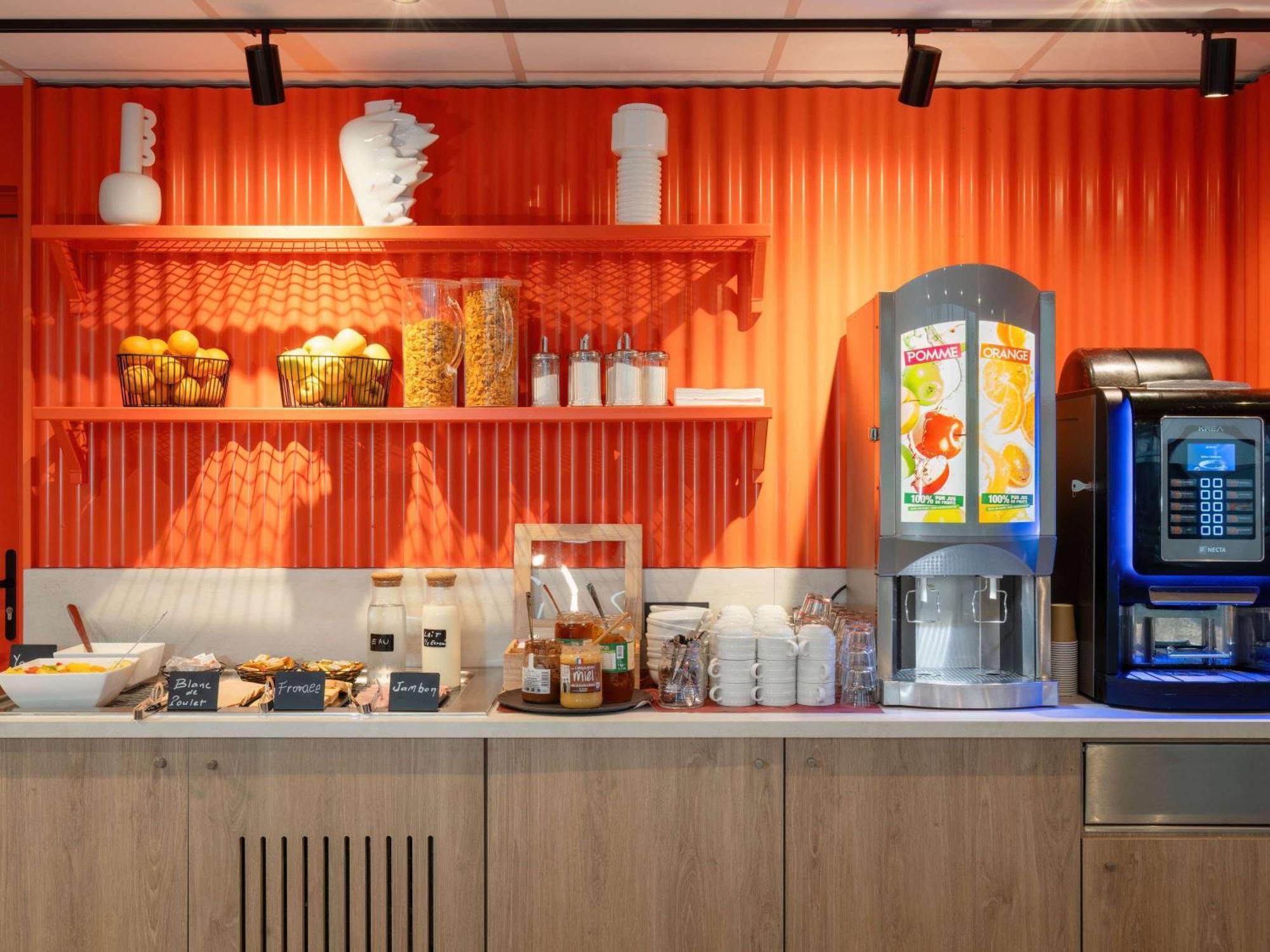 Ibis Budget Pertuis Portes Du Luberon Экстерьер фото