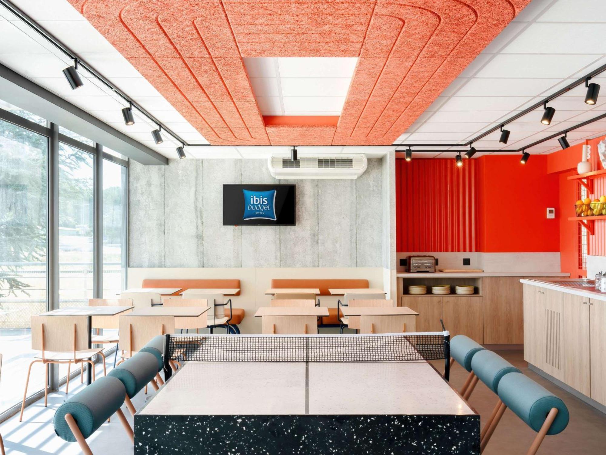 Ibis Budget Pertuis Portes Du Luberon Экстерьер фото